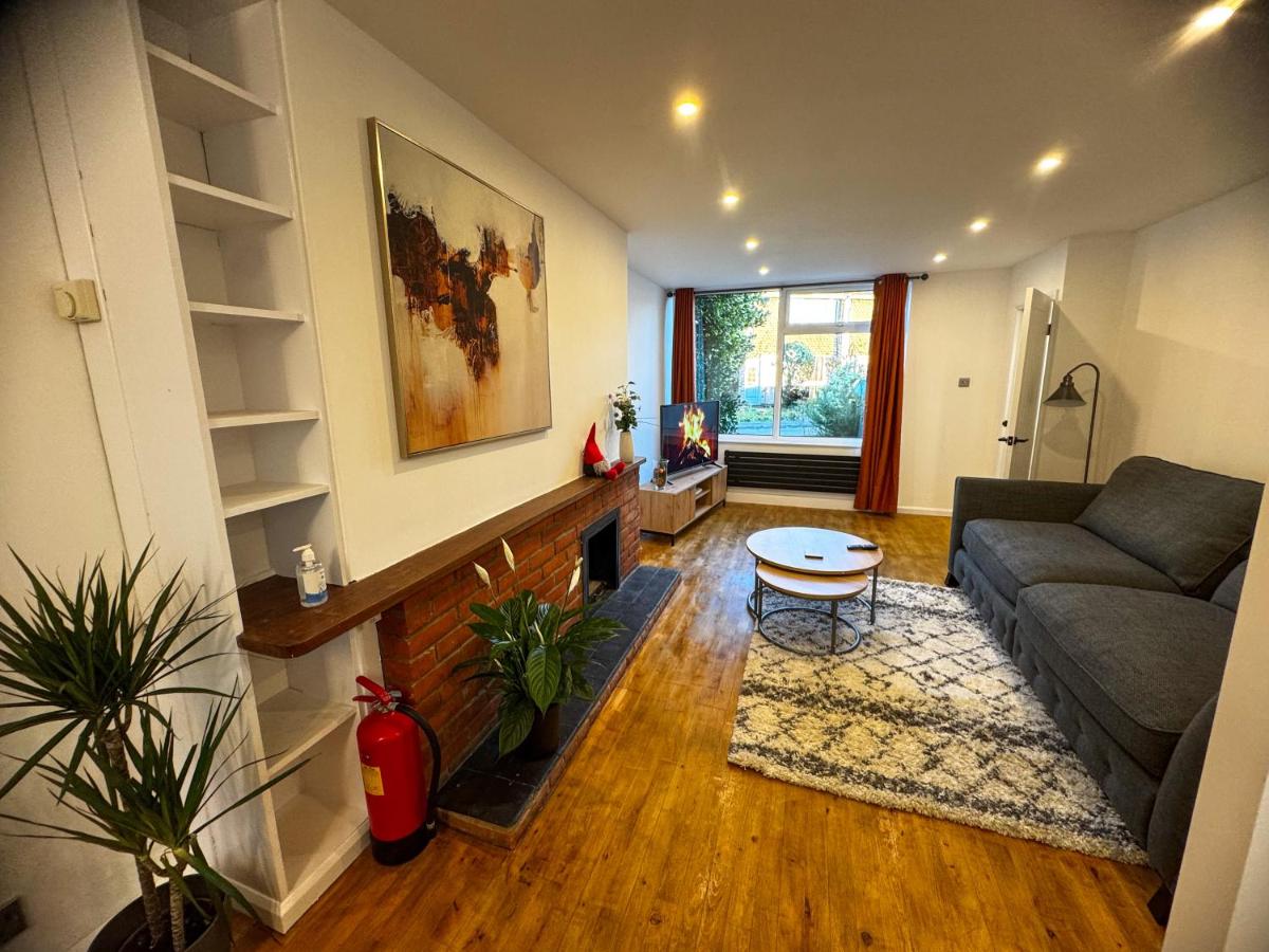 Holly Tree - Cozy House by River Cam with Parking - B&B Cambridge