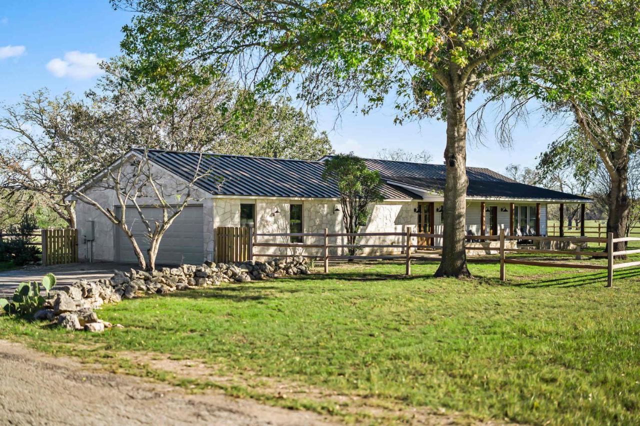 Relaxing Hill Country Home with Outdoor Fire Pit - Ferienwohnung Waring