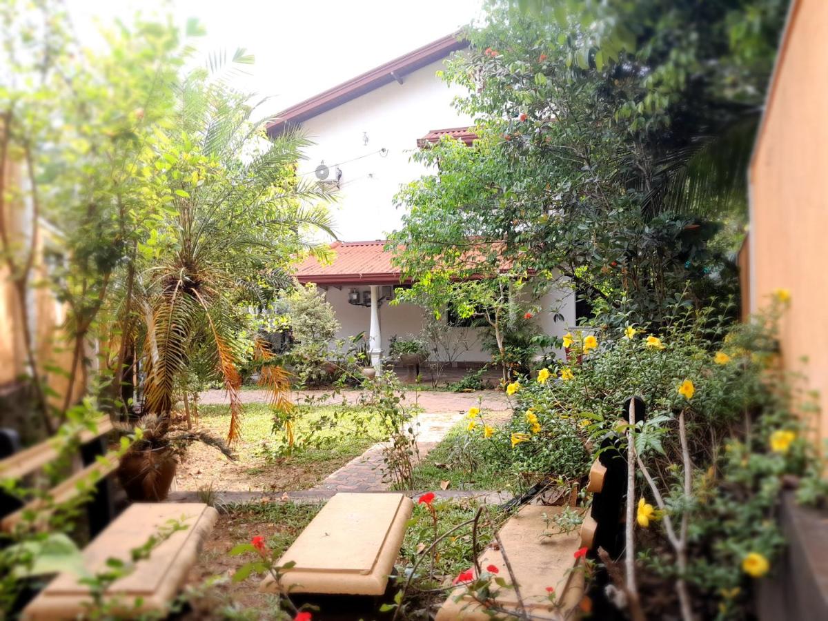 Matara Heritage Home - Local Family Stay - Chambres d’hôtes Matara