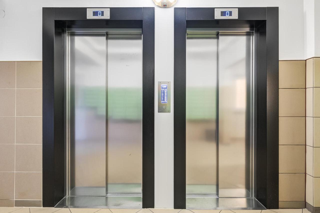 Andersena 190 A - 12 piętro - 10 min CMKP - 5 min Metro - 15 min Centrum - Chambres d’hôtes