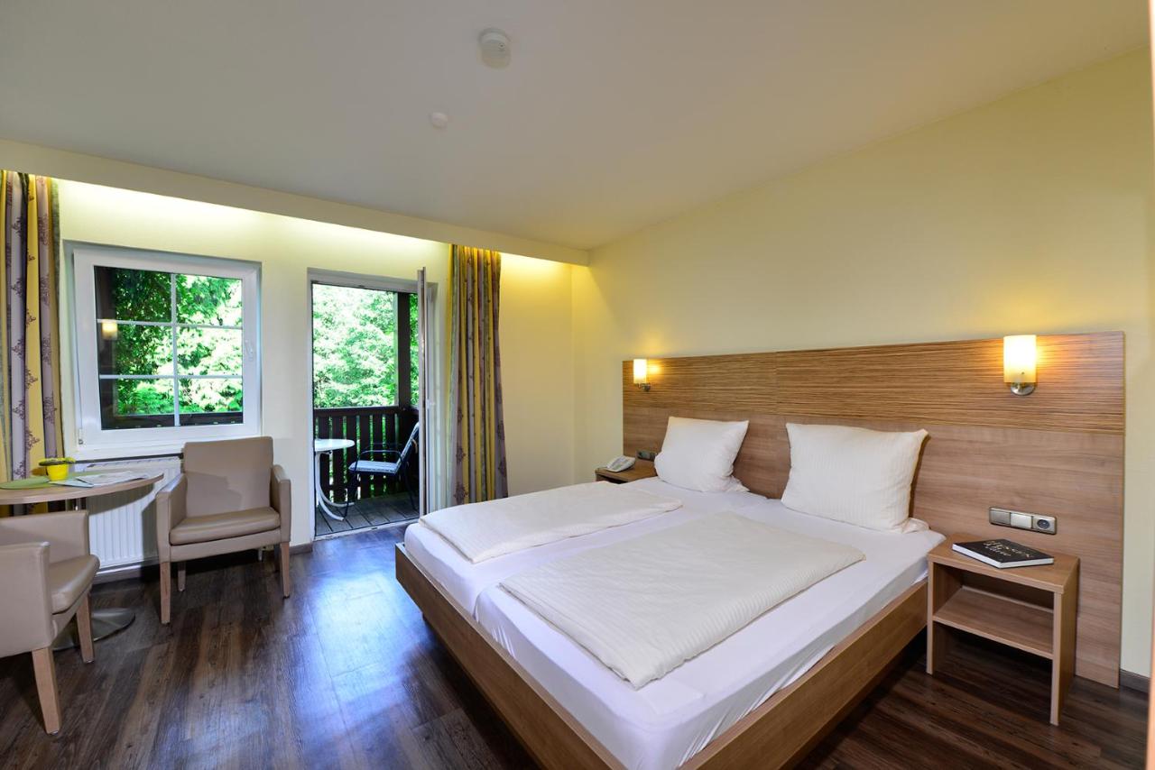 Zimmer mit Kingsize-Bett