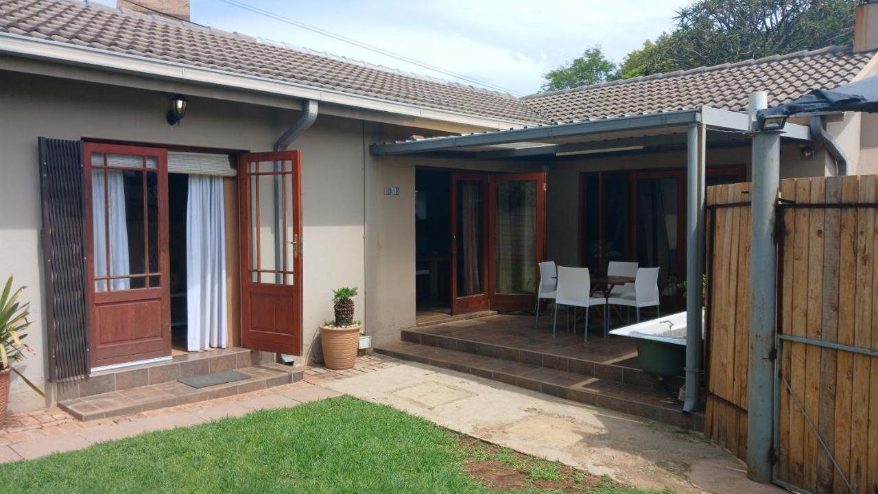 329 on 30th Avenue Villieria PTA - B&B