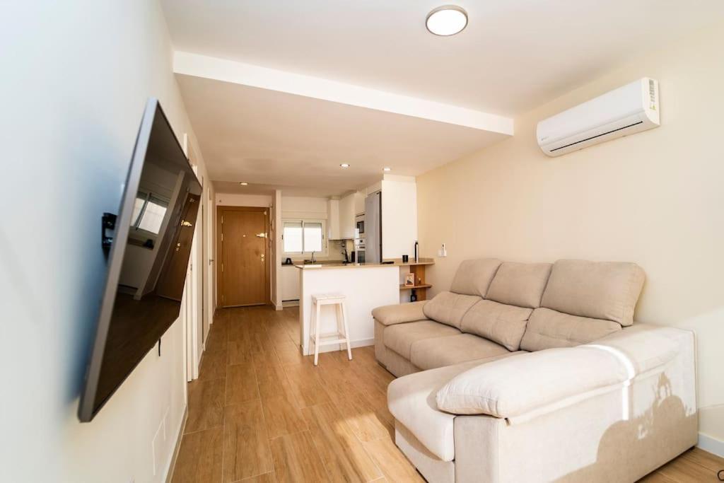 Modern Beachside Apartment in La Albufereta - B&B