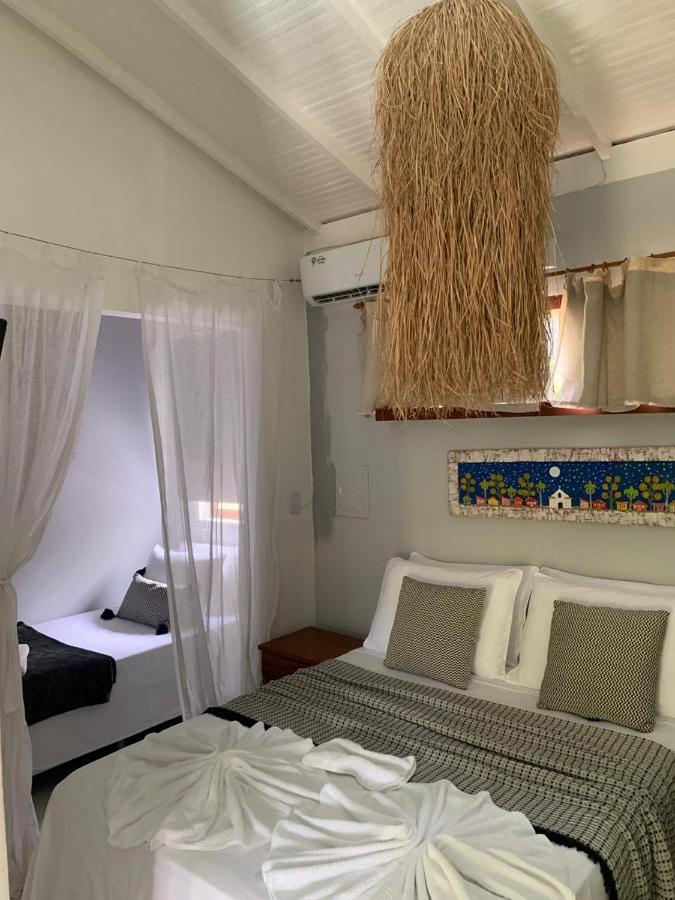 Dreibettzimmer mit Poolblick