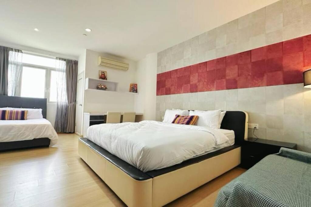 One-Bedroom Apartment with Sea View