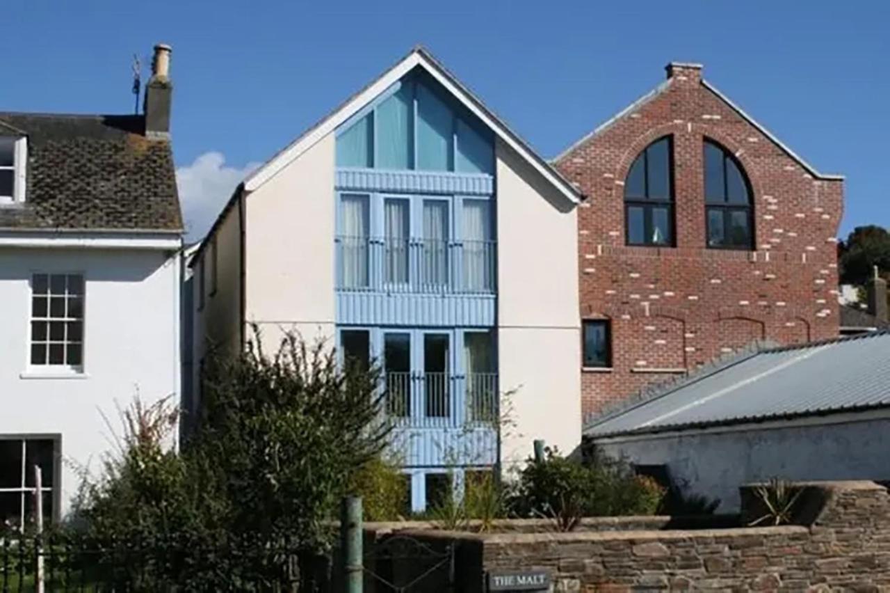 Central Spacious Ground Floor Flat with Courtyard - B&B Kingsbridge