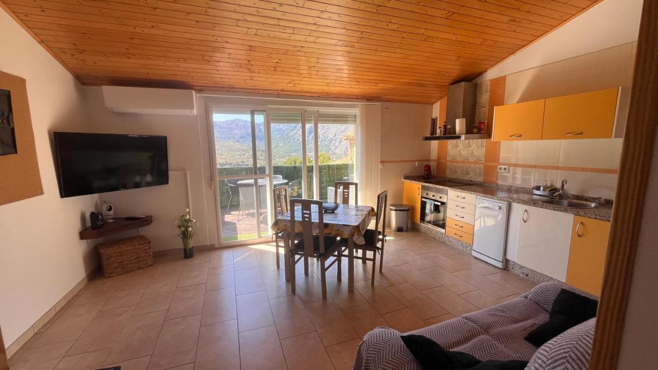 CA LIDIA-Apartamentos Turísticos EL CAMPANAR 1 - Chambres d’hôtes