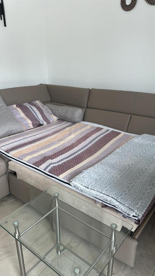 Two-room apartment with fully equipped kitchen near S8 station - B&B
