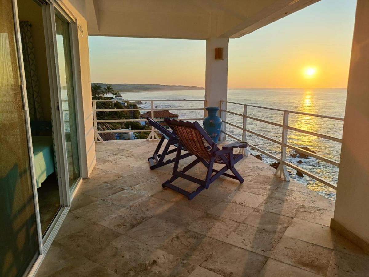 Habitación Doble Deluxe con balcón y vistas al mar