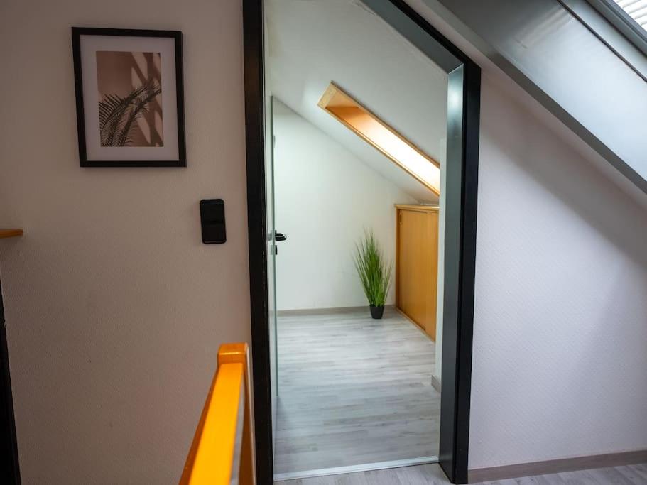 Serviceroom24 - Apartment 4 in Gladbeck WLAN - Smart-TV - 24-7 Check-in und Küche - Ferienwohnung Gladbeck