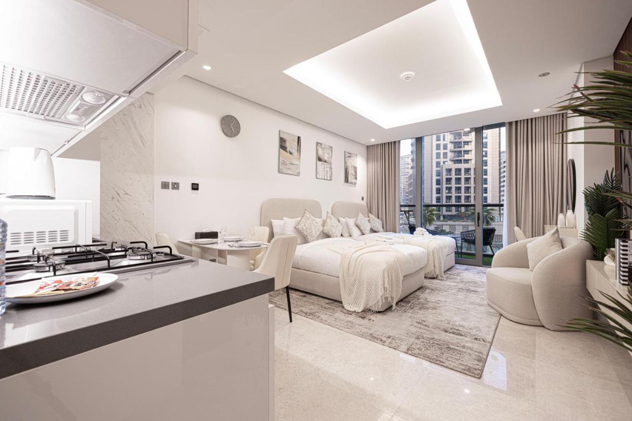 Luxurious New Studio! 2 Double Beds! Sleek Design & High-End Amenities in Dubai Downtown - B&B