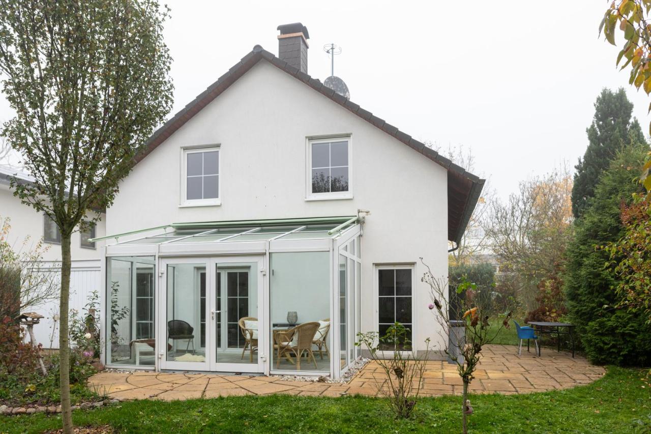 Ganzes Ferienhaus in Leipzig mit Garage und Fußbodenheizung - Bed and Breakfast