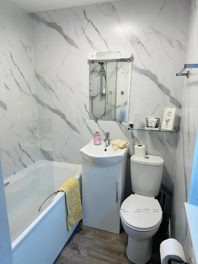 Large Twin Room - First Floor