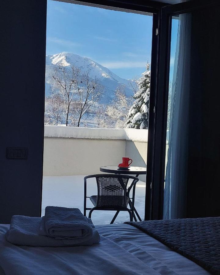 Double Room with Mountain View