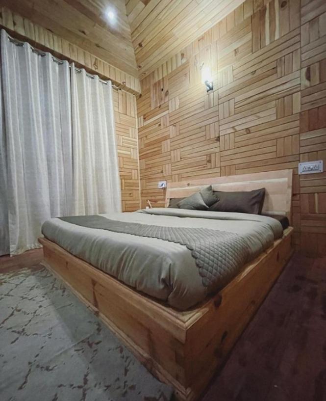 Deluxe Double Room (2 Adults + 1 Child)