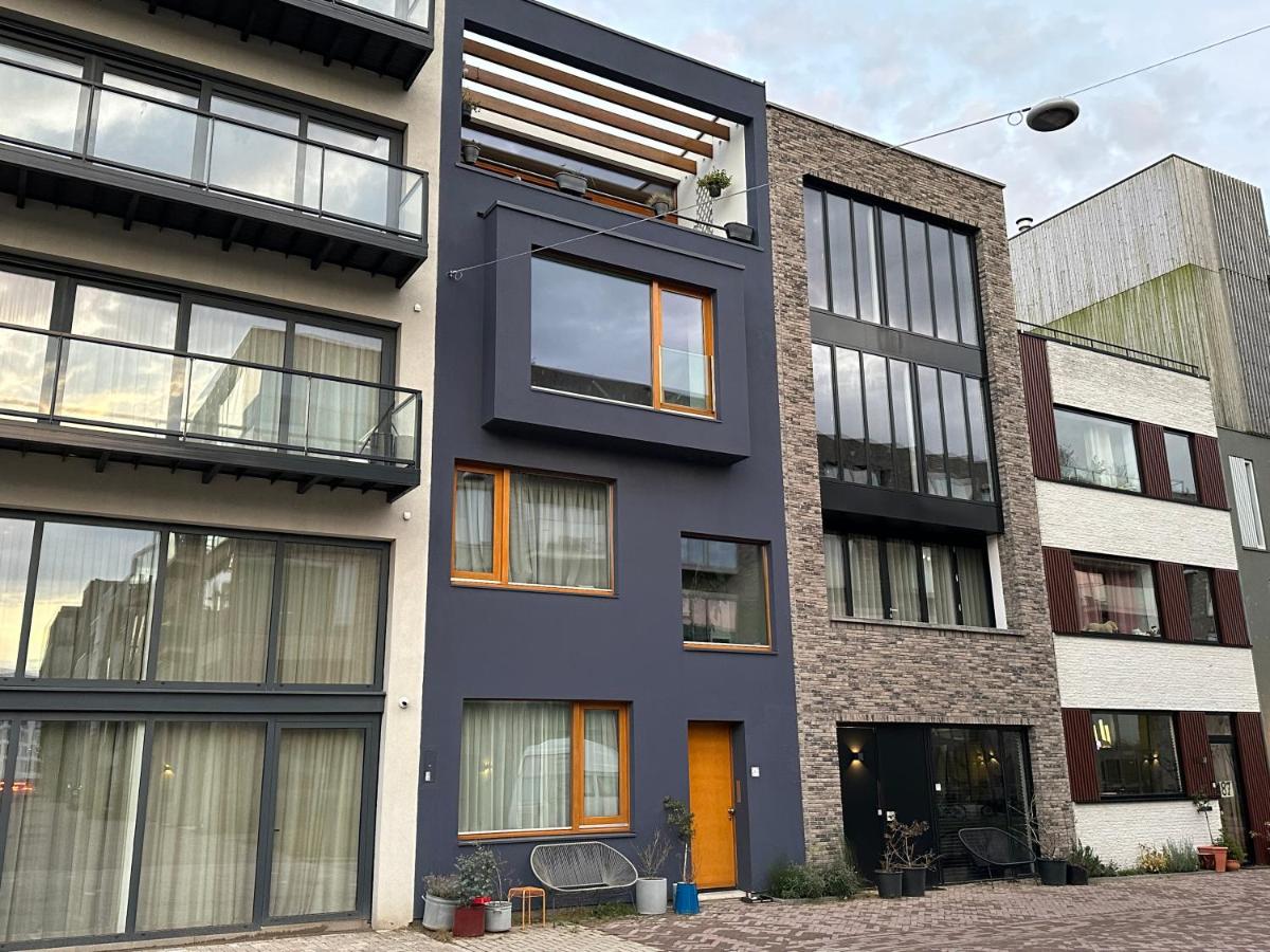 Bed & Beach Amsterdam - Bed and Breakfast