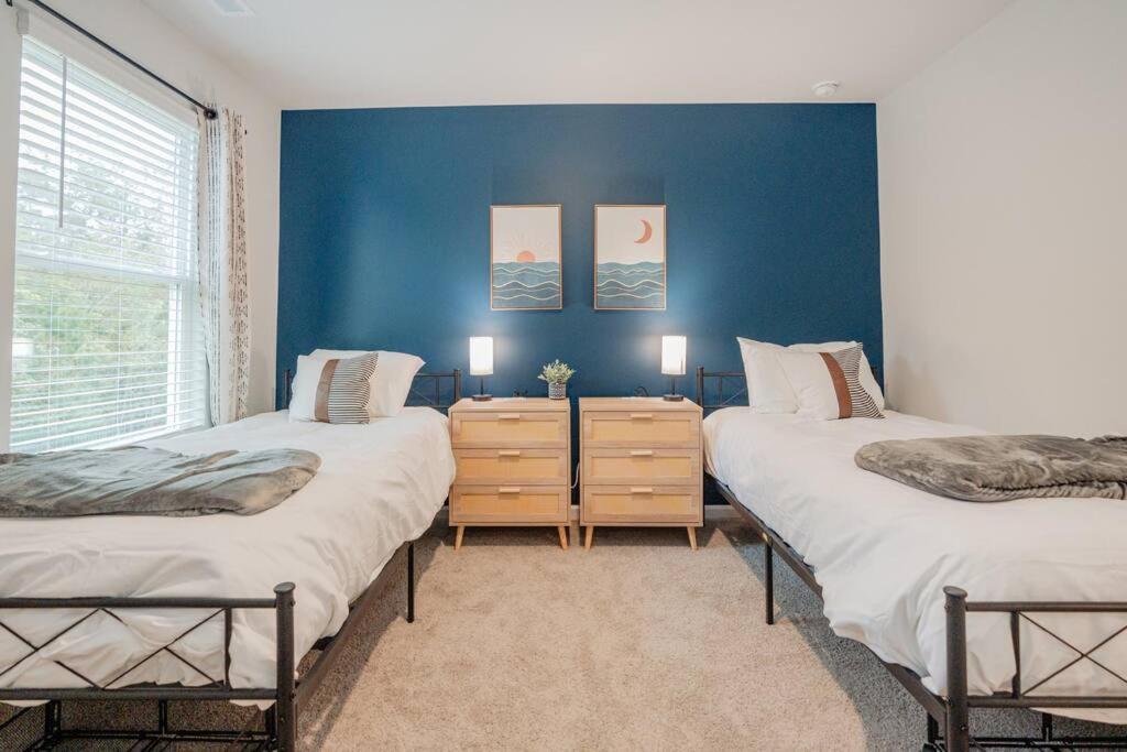 5BR 3B, Sleeps 13, Pet Friendly, Garage - Blue - B&B