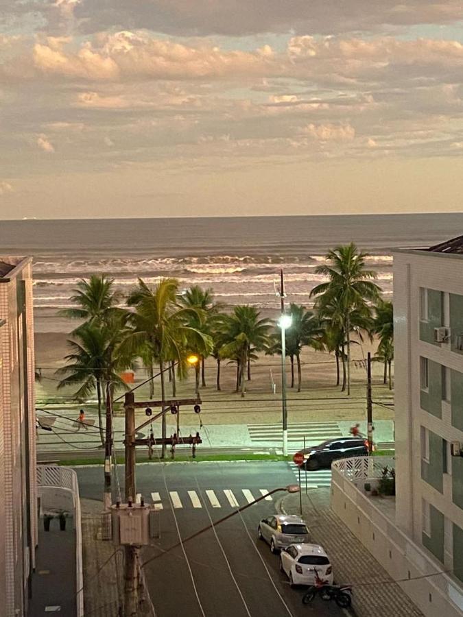 Lindo Apartamento Padrão 140 m2 3 quartos e 2 suítes Vila Tupi Praia Grande - B&B
