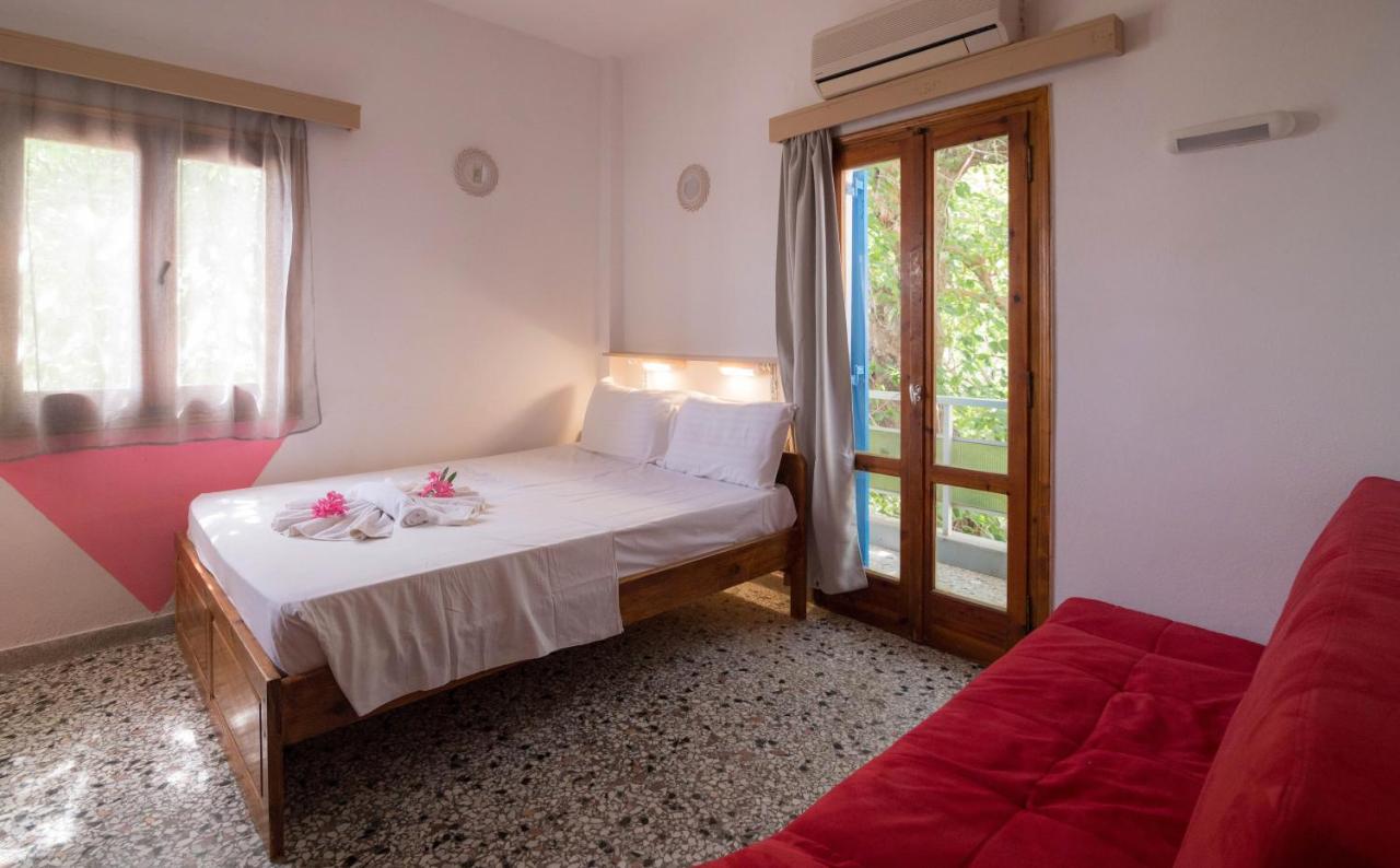 Habitación Triple con vistas al jardín