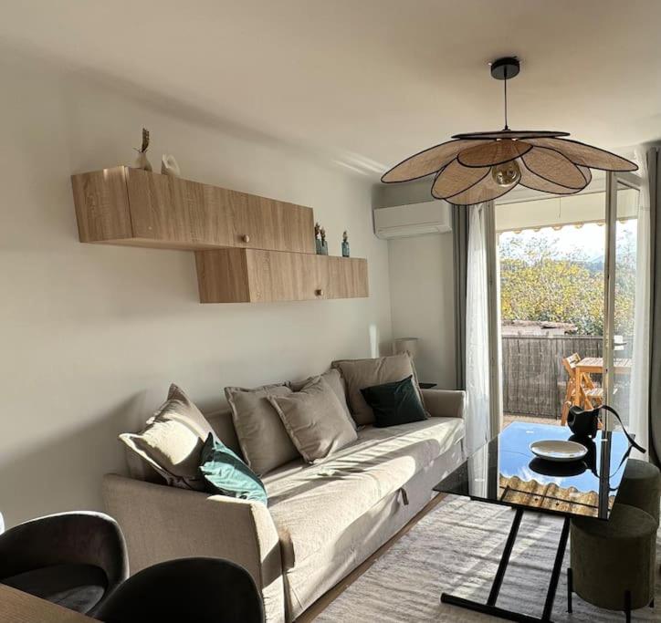 Cosy Cottage by Alice Village Provençal Sunshine - Bed and Breakfast