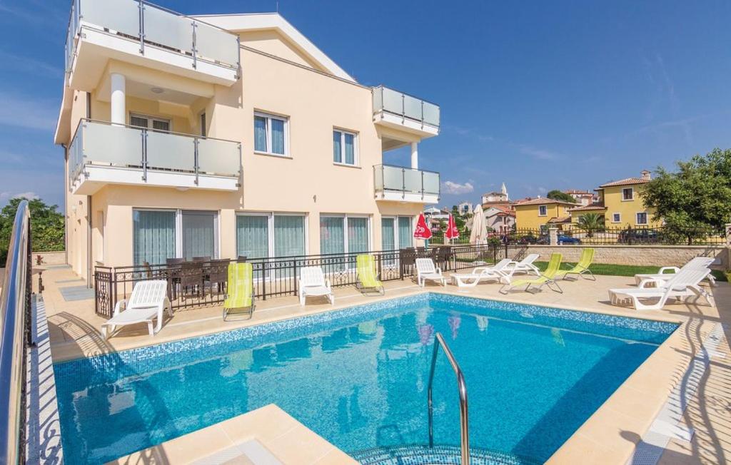 Apartments Funtana with pool - Bed and Breakfast Funtana