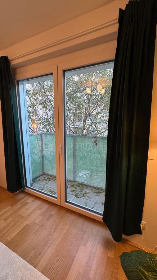 Modernes & ruhiges Apartment mit Balkon - B&B