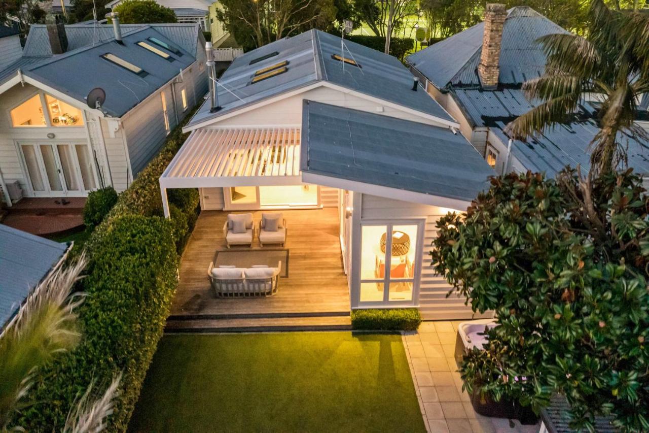 Luxury Central Villa with Spa Pool Prime Location - B&B