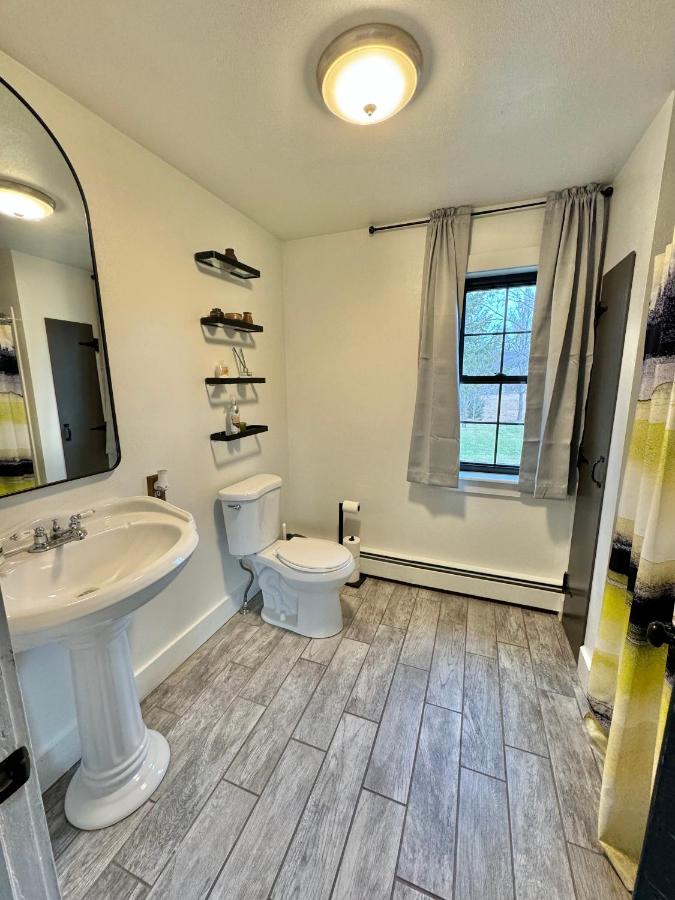 Chic Country Home W Sprawling Acreage - B&B