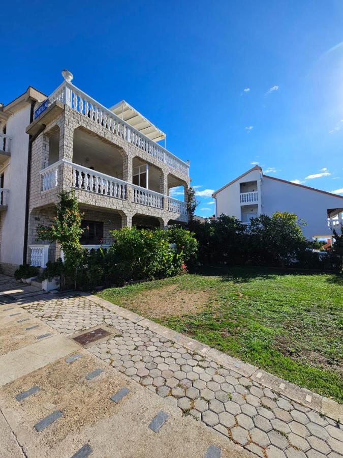 Apartments Nestor - B&B Tribunj