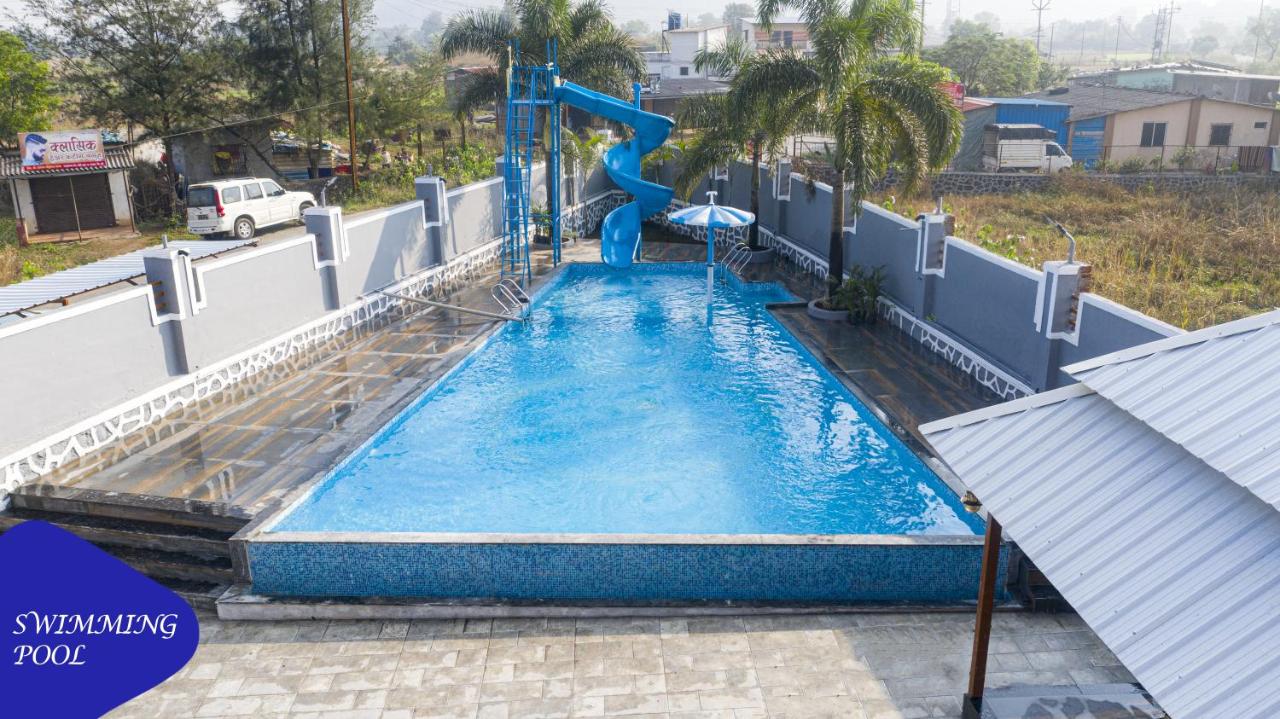 Royal Twin Lonavla - 12BHK Luxury Villa with Turf - Chambres d’hôtes