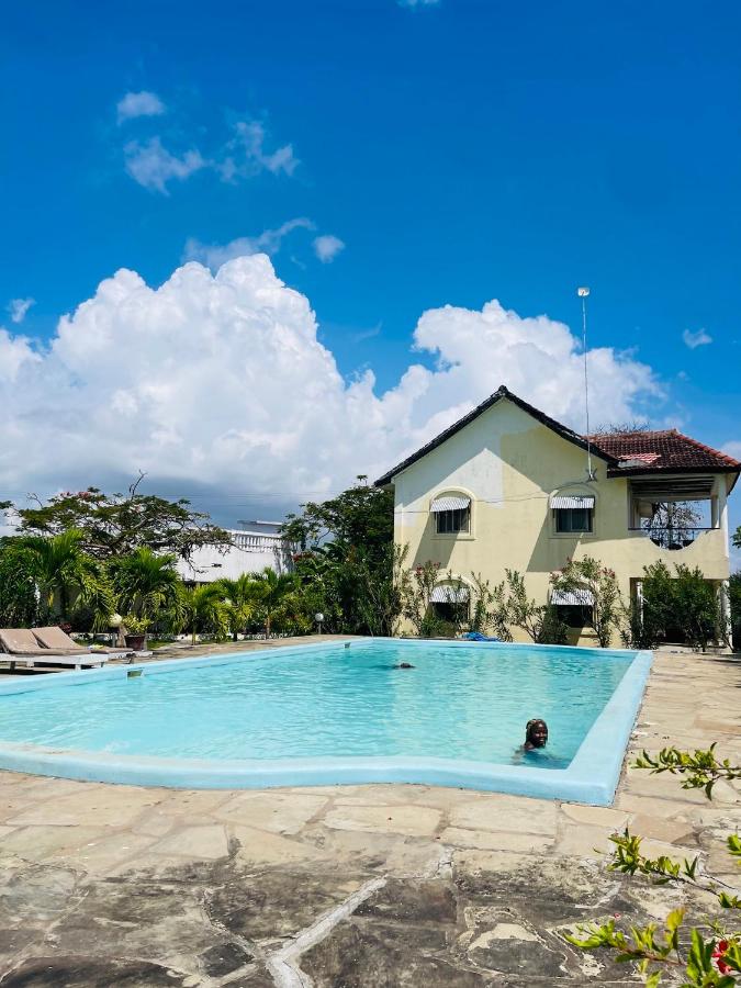 3 bedroom villa in malindi - B&B