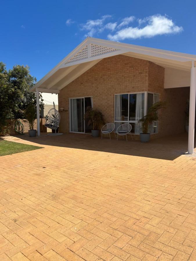 Blue Holes Bungalow - B&B