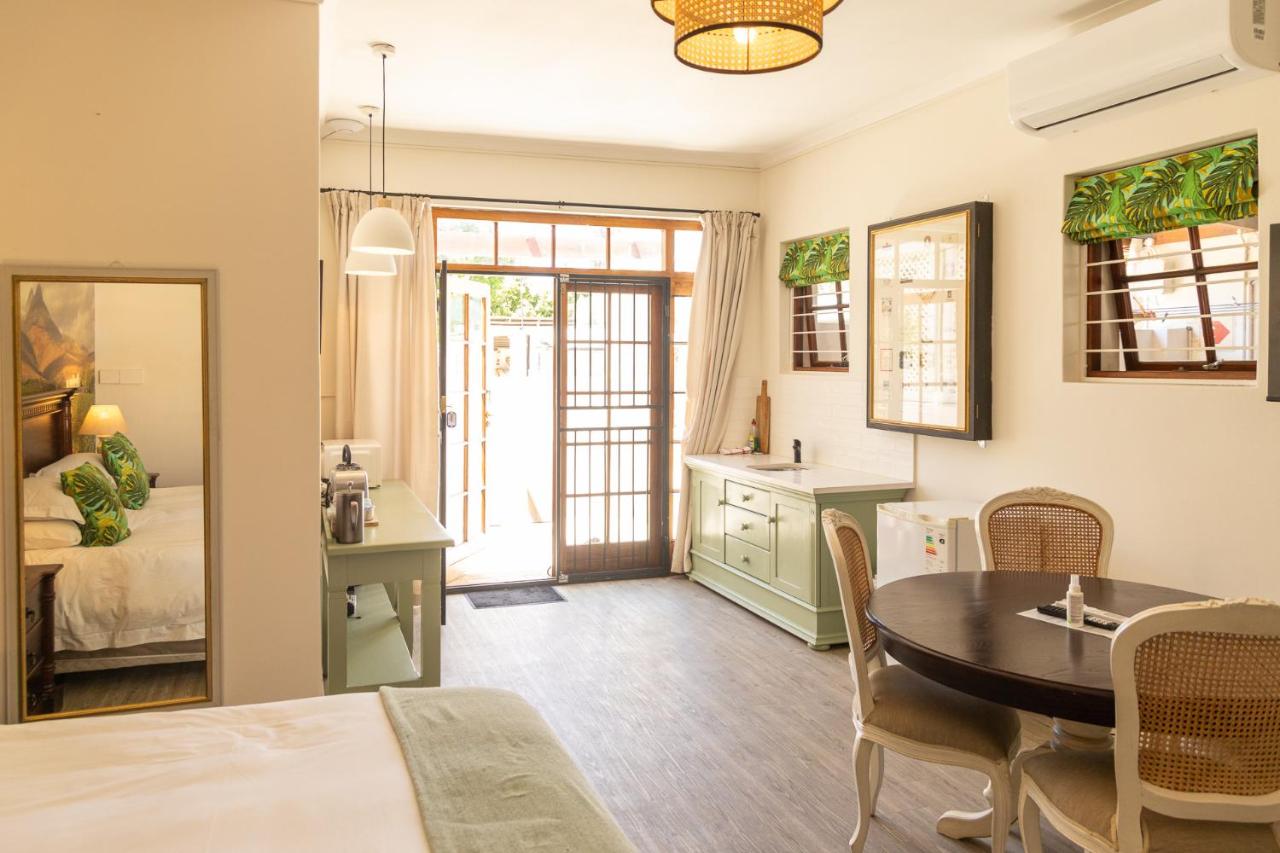 Queen Room with Garden View
