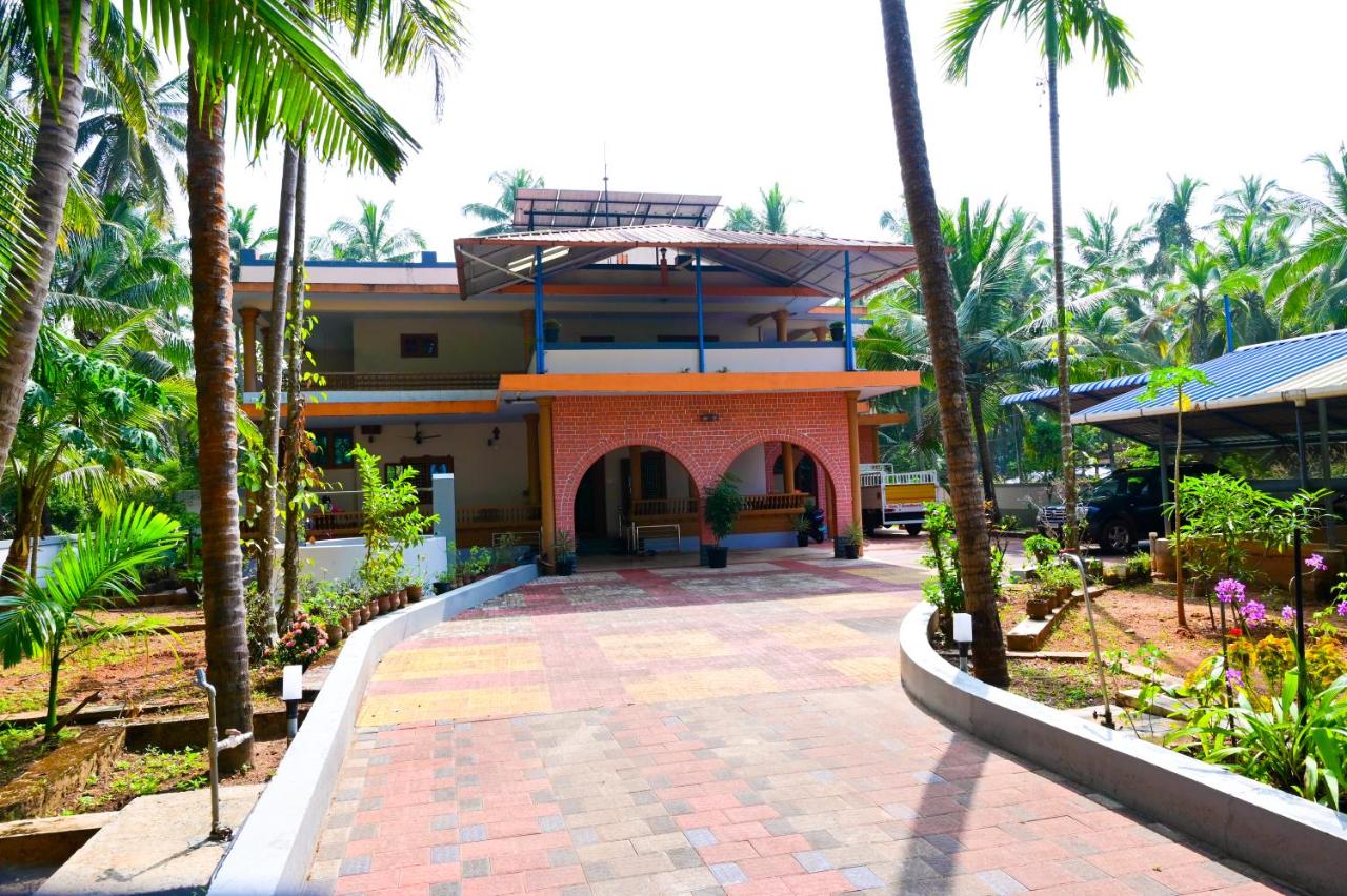 Riverine Villa Nileshwar - B&B