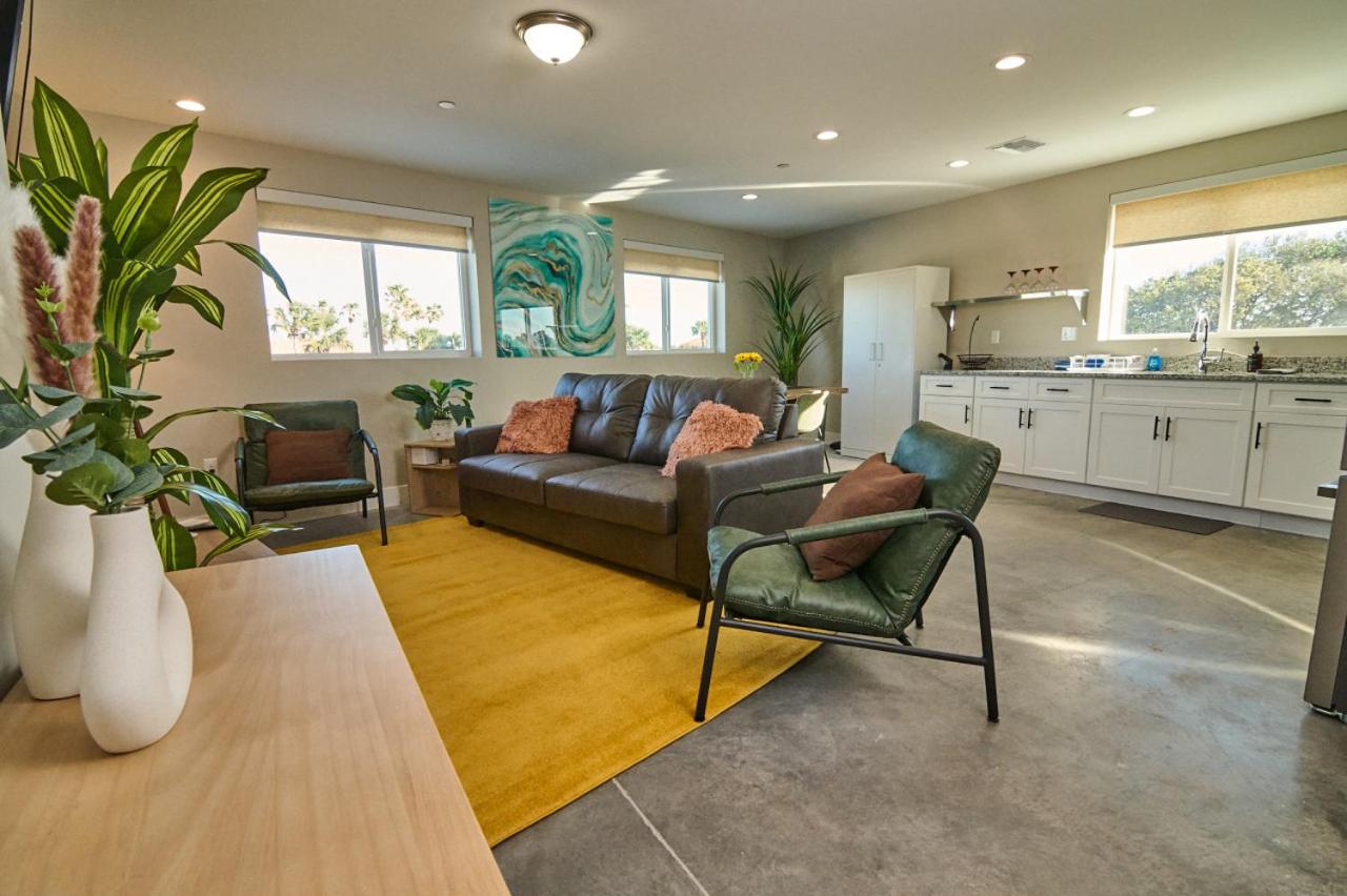 - Sunrise Beach Loft - - B&B