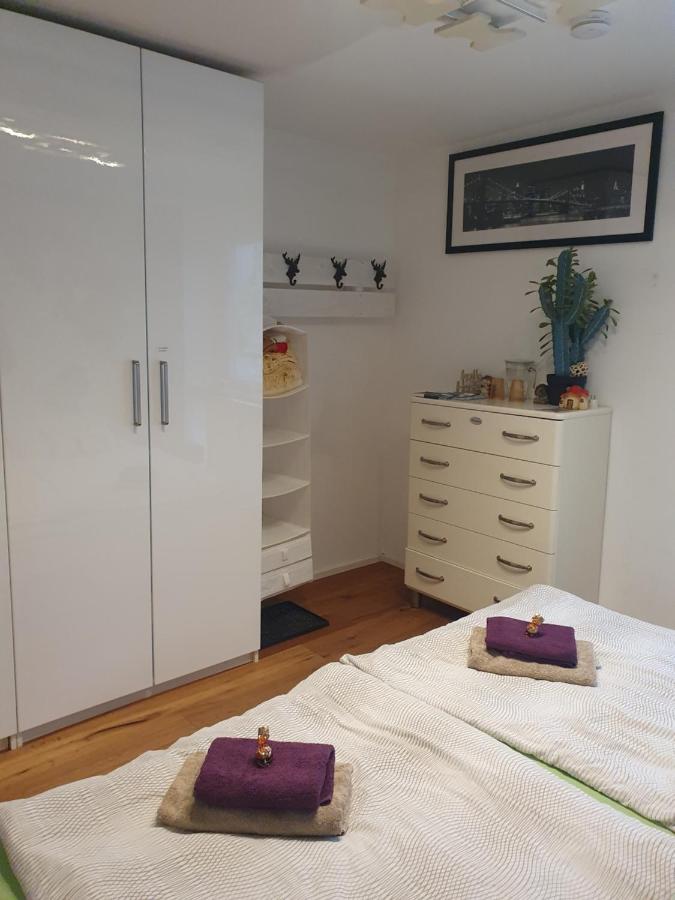 Ferienwohnung Apartment modern, bis 4 Personen, Altstadt fußläufig - Chambres d'hôtes Landshut