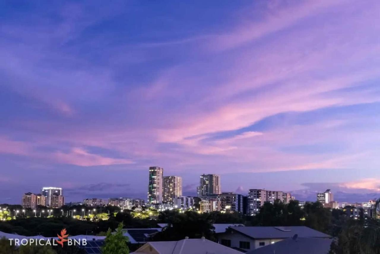 Sunsets & City Skyline Views With Pool - B&B Stuart Park