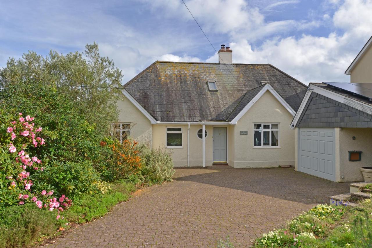 Umbrella Pines - Clifftop Home, stunning Views - B&B