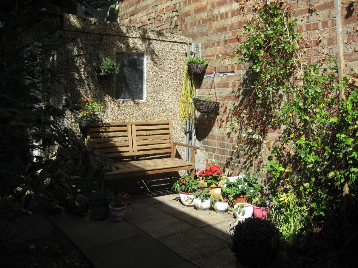 Cosy character cottage conservation area - B&B St Albans