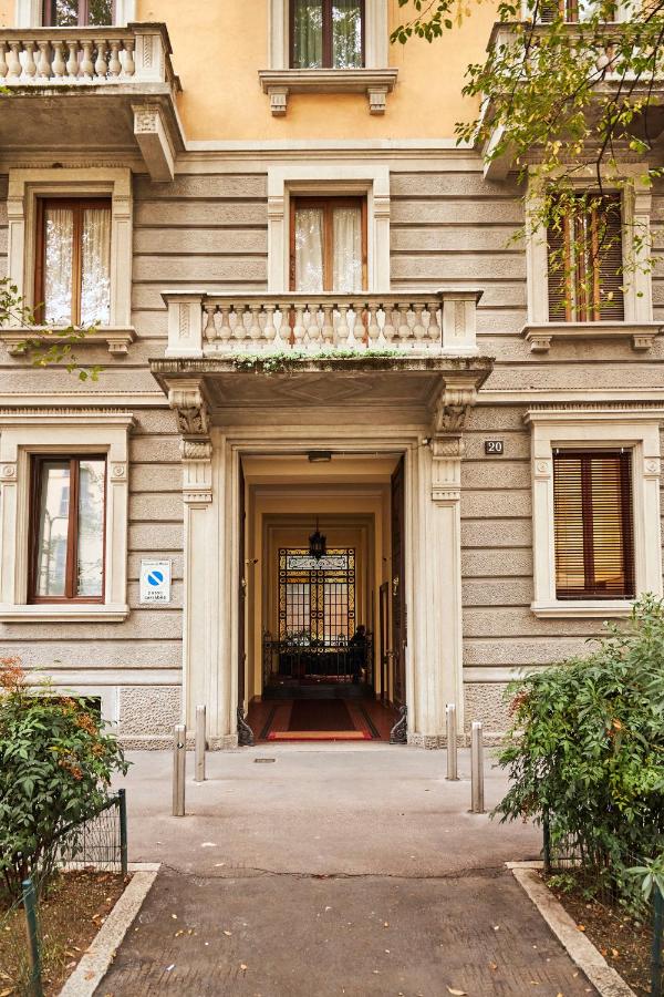 MILANO URBAN FLATS Suite Sanzio 20 - Vicino a Duomo, Stadio e Fiera - B&B