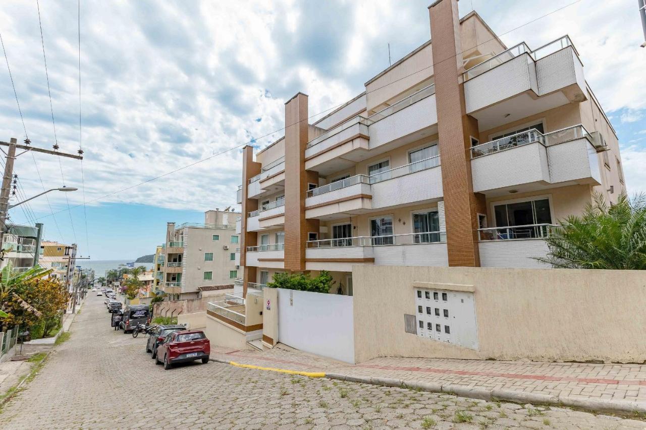 Apartamento a poucos metros da praia de Bombinhas - B&B