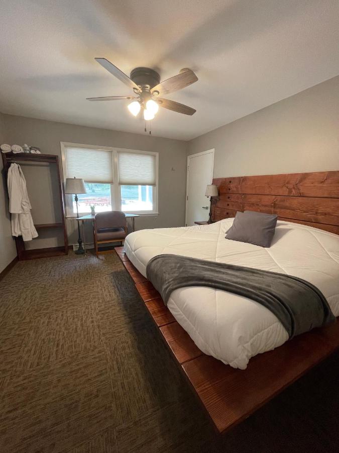 Standard Zimmer mit Kingsize-Bett