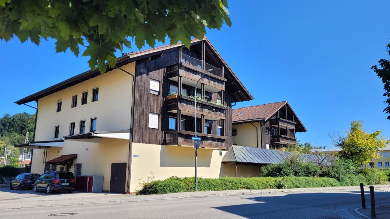MADISON Homes Apartment 50 qm in Prien mit Balkon, Bergblick, Parkplatz, zentral gelegen - Chambres d'hôtes Prien am Chiemsee