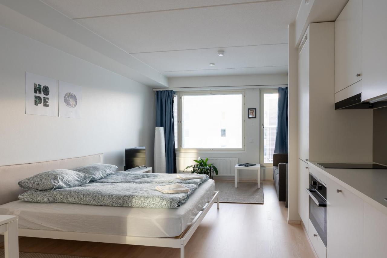Easy Stay Rooms & Apartments near Airport - B&B