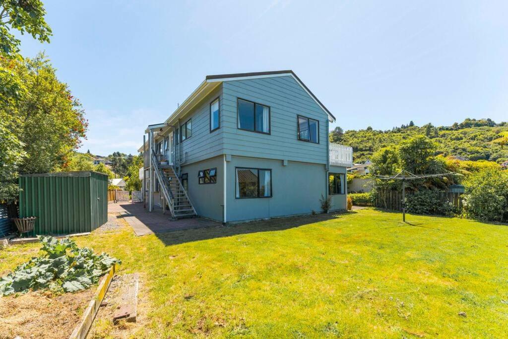 Bird Songs and lake views with wifi - B&B