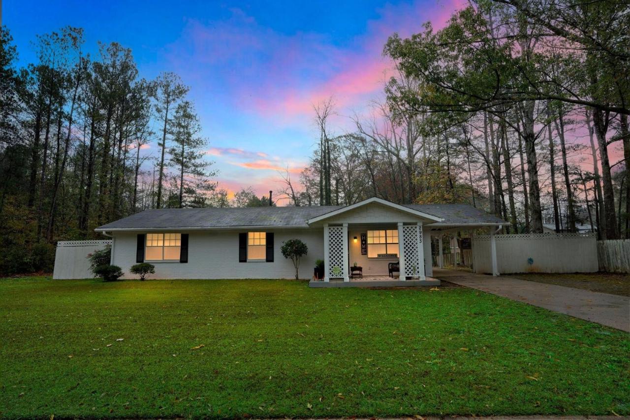 Family-Friendly 3BR Oasis in Powder Springs home - B&B Powder Springs