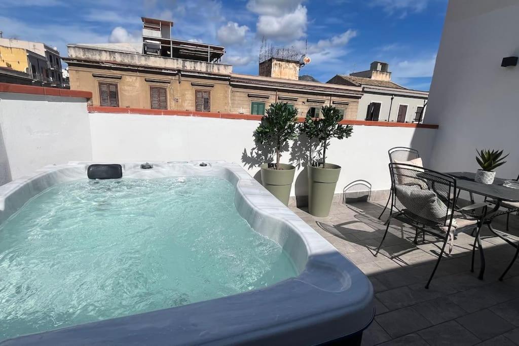 Attico jacuzzi Politeama Palermo - Bed and Breakfast Palermo