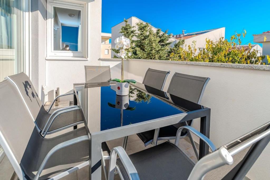 Nova Excellence modern apartment for 8 - B&B Novalja