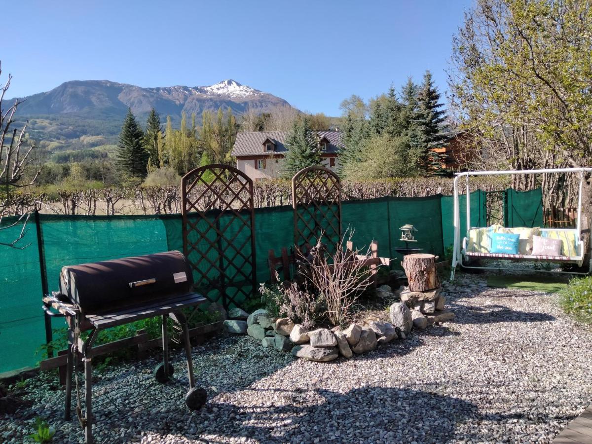 Charmant chalet en bois 5 pers proximité Ubaye vue féérique - B&B