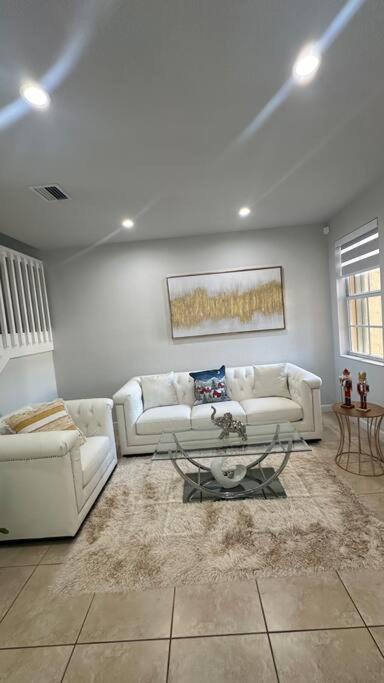 Bella y lujosa Casa en Doral - Bed and Breakfast